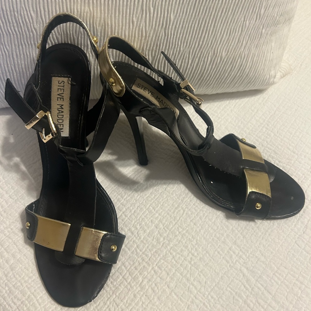 Steve Madden Black & Gold Stilettos -size 7.5